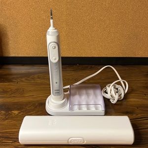 Oral B electric toothbrush